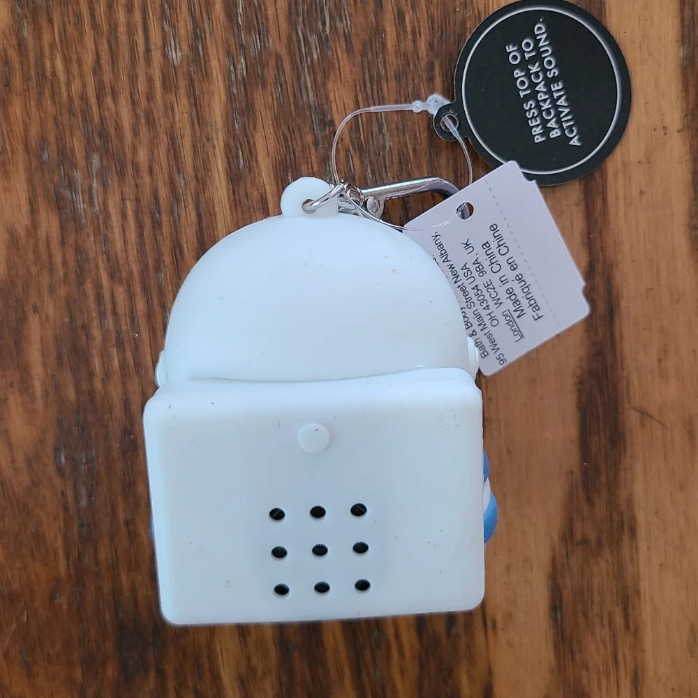 🚀🛰🎶🛸🤲NWT‼️Bath & Body Works Noise-making Astronaut Holder with Sanitizers
